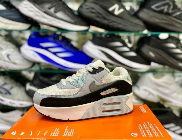 Nike AirMax 90 - Image 4