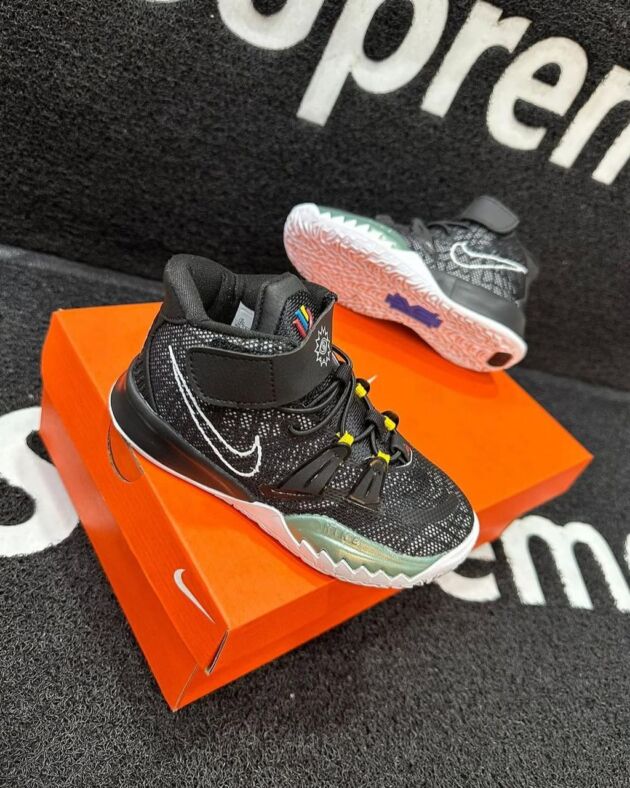 KIDS Nike Kyrie Flytrap 4 - Image 2