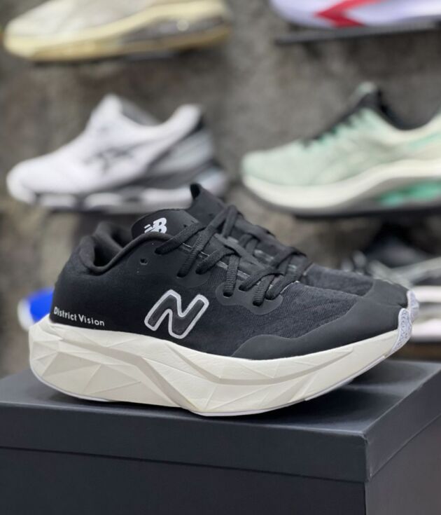 New Balance FuelCell RC Elite