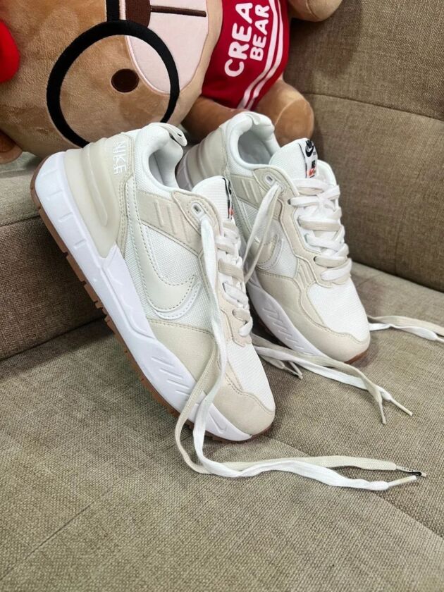 Nike Sacai  DAMA - Image 4