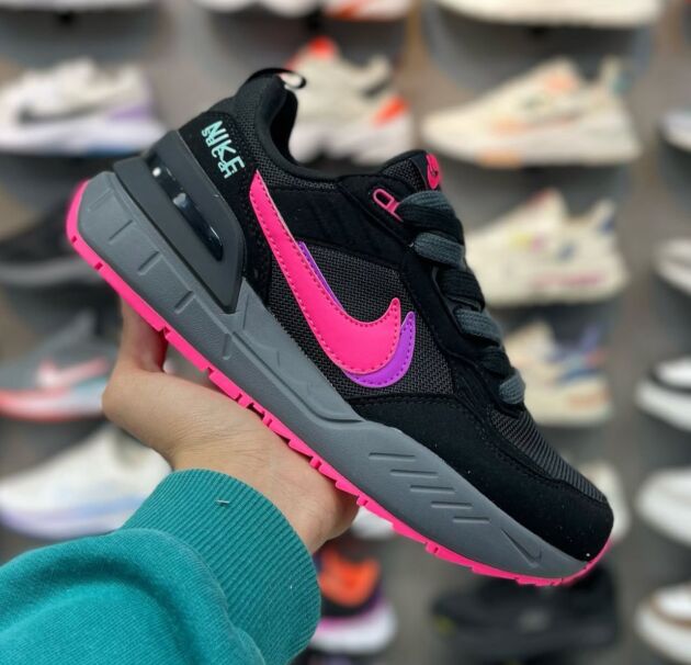 Nike Sacai  DAMA - Image 2
