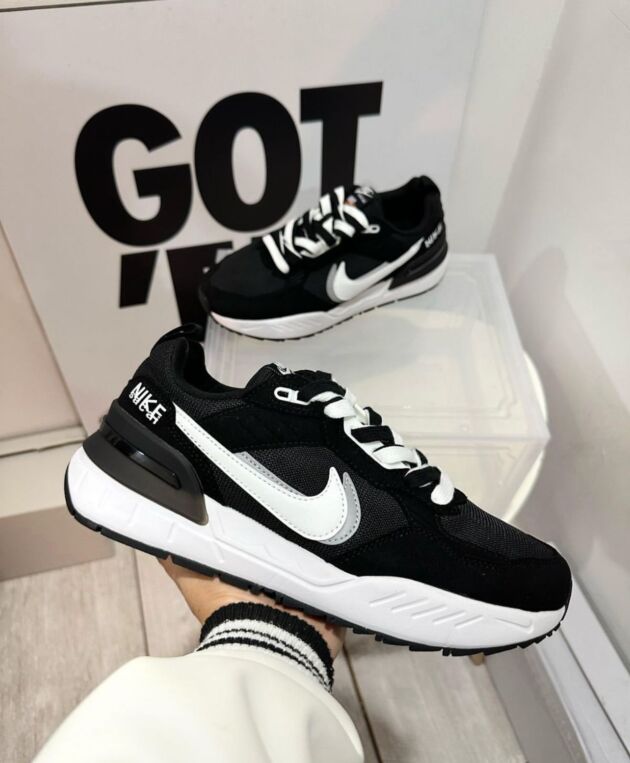 Nike Sacai  DAMA - Image 3